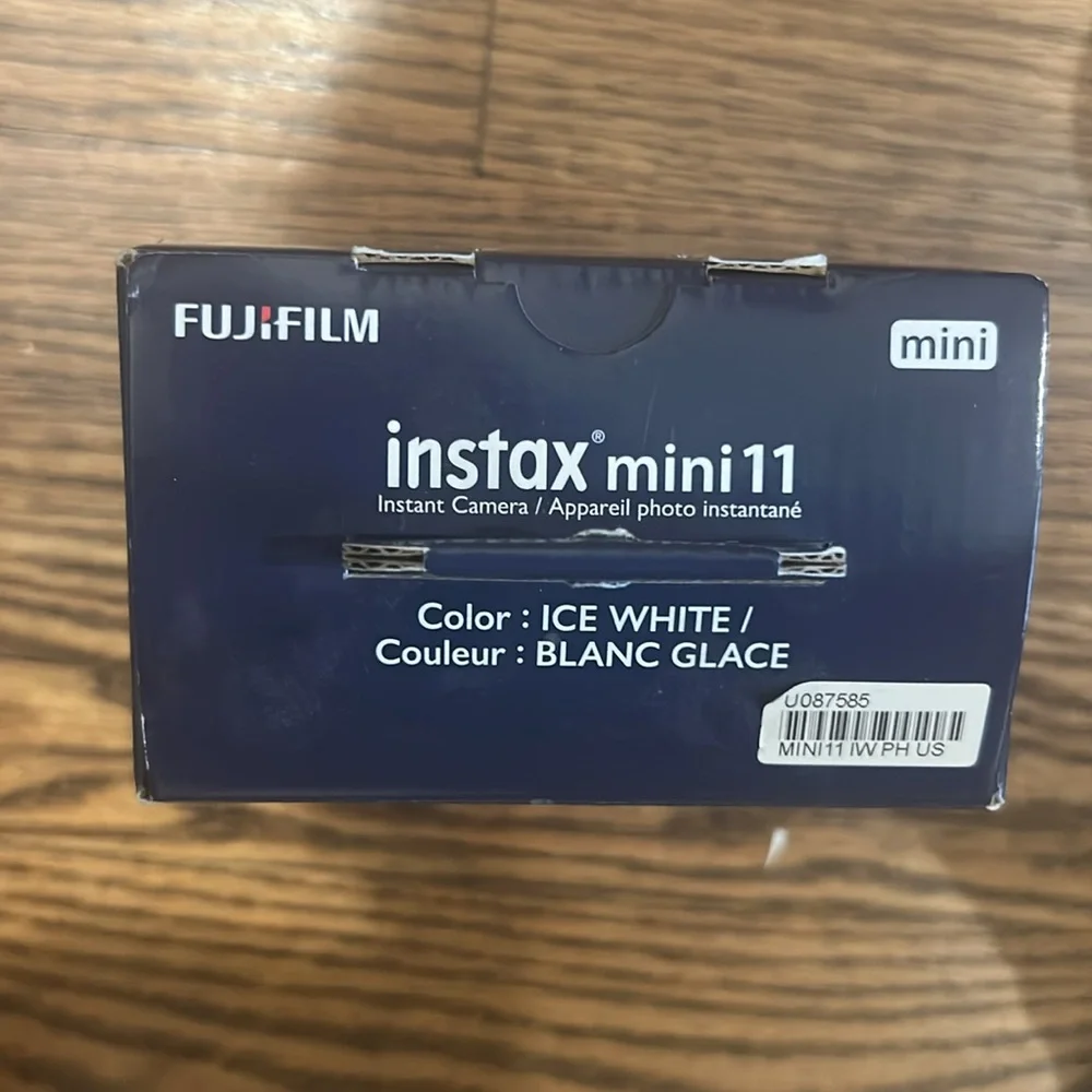 New Bundle Fujifilm Instax Mini 11 Camera - Ice White + Fujifilm 20 Count Film